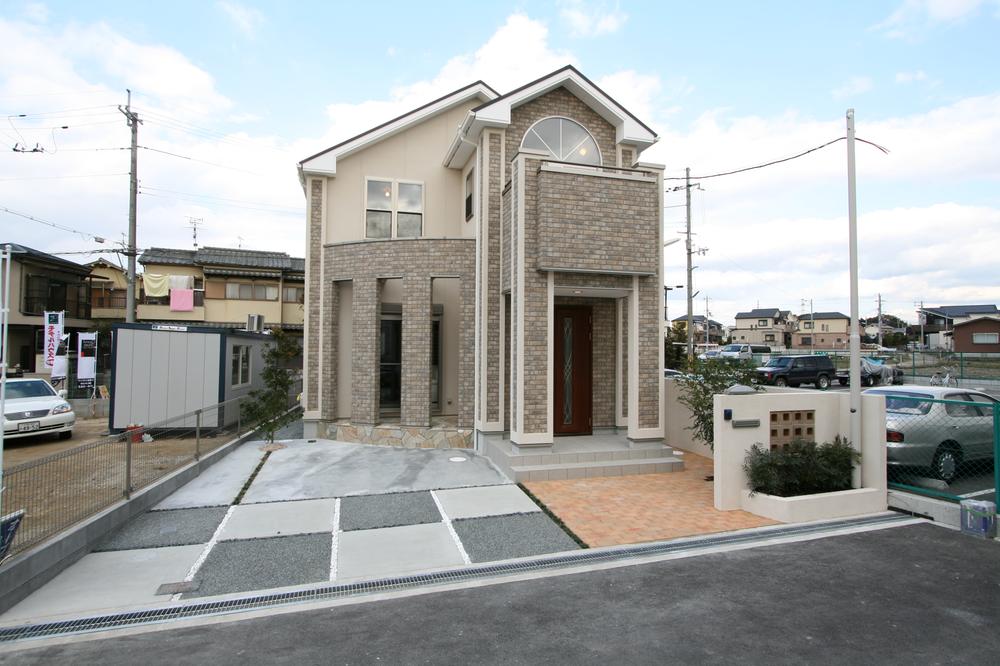 Rendering (appearance). Our construction cases