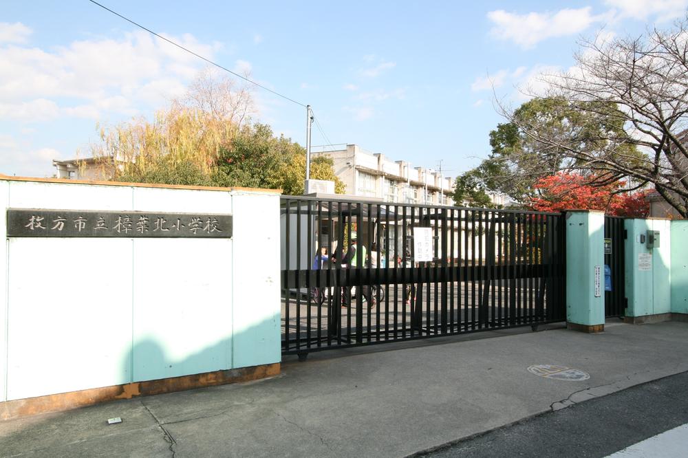 Primary school. Hirakata Municipal litter 30m to North Elementary School