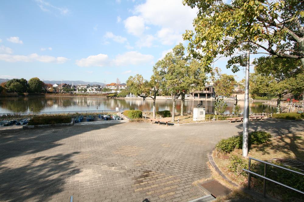 park. 600m until Den Kagamiike green (forest of citizen)