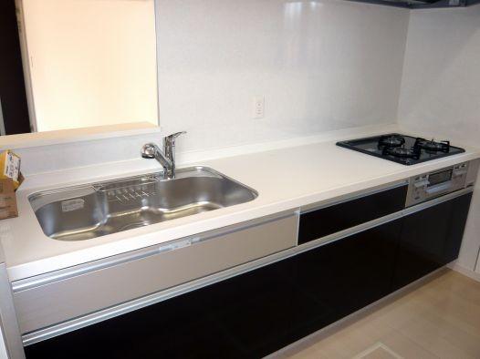 Same specifications photo (kitchen). Same specifications photo (kitchen) Slide storage! Water purifier with shower!