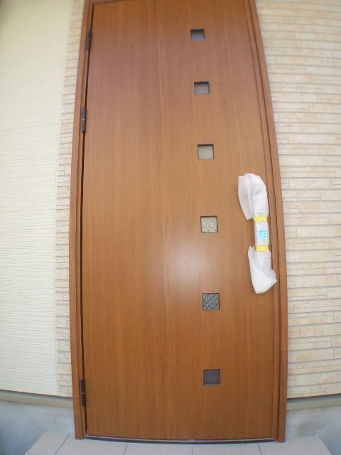 Entrance. W Rock ・ Adopt the electric lock of the card type.