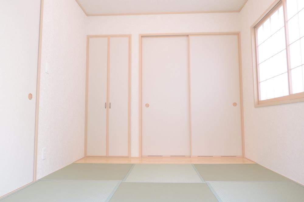 Non-living room. Local photos (Japanese-style)