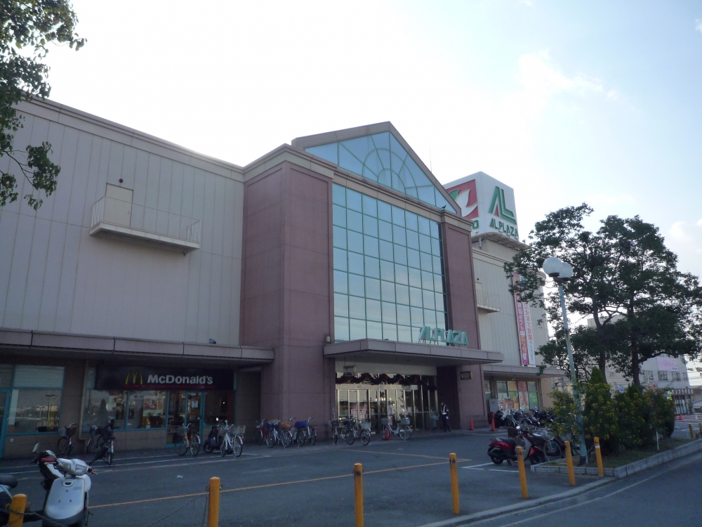 Shopping centre. Arupuraza Tsuda until the (shopping center) 2552m