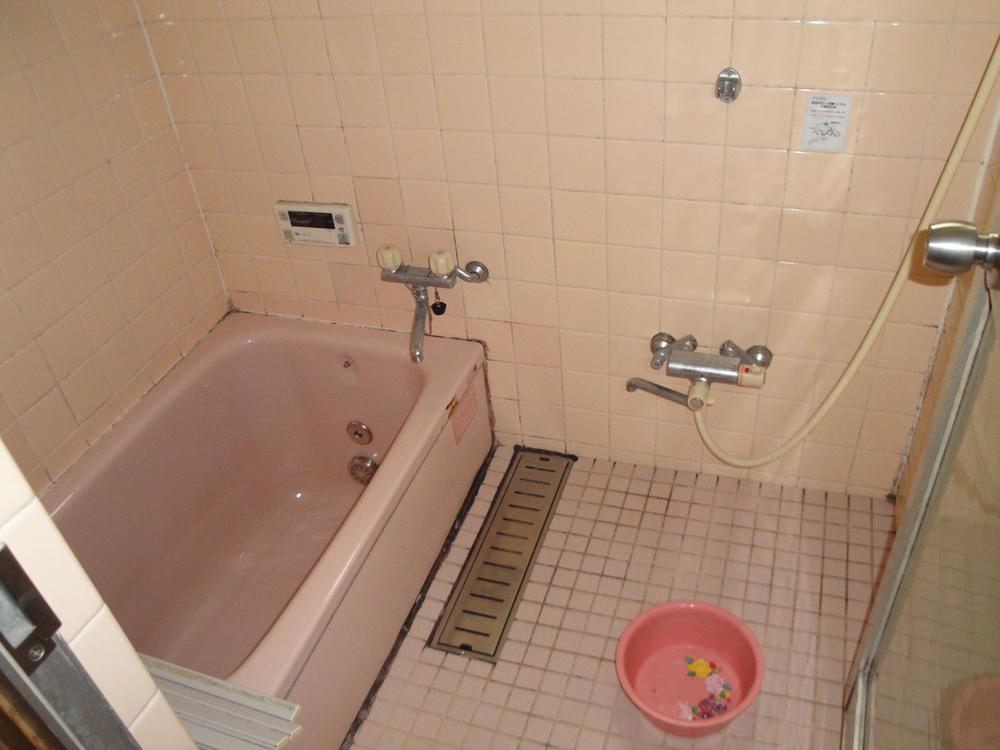 Bathroom. Equivalent specification