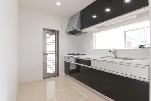 Same specifications photo (kitchen). Same specifications photo (kitchen) Slide storage! Water purifier with shower!