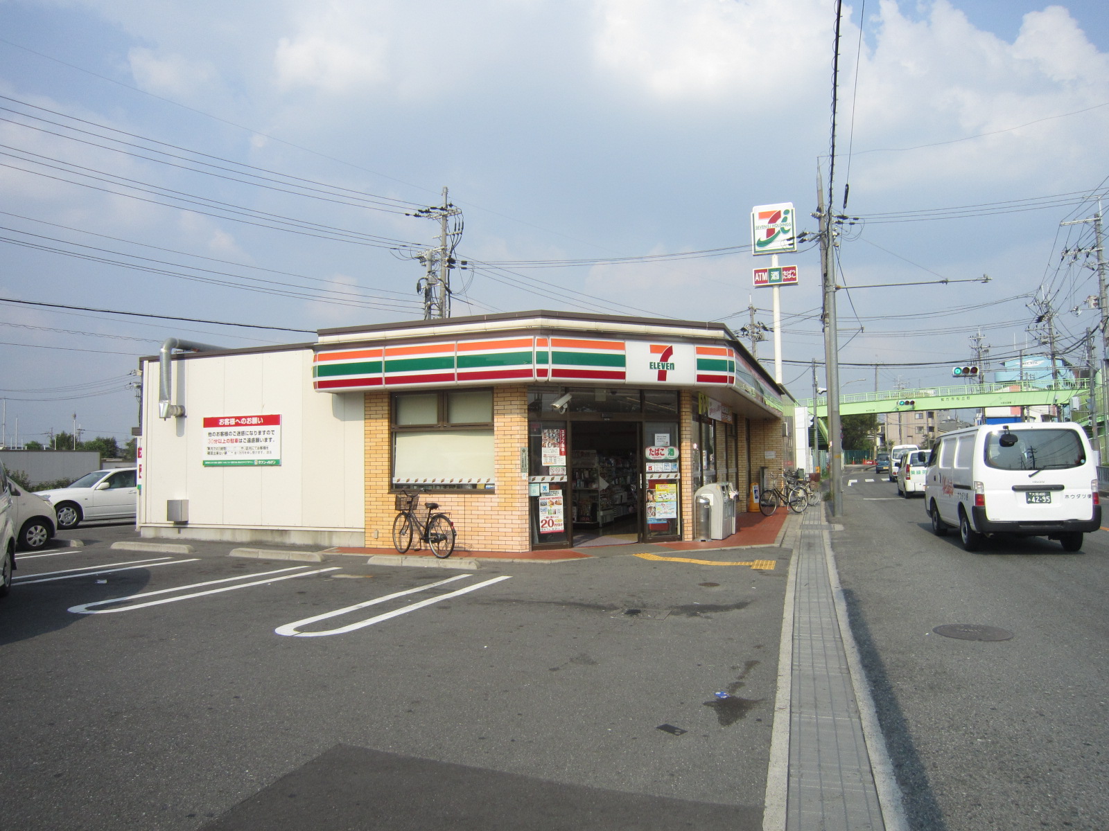 Convenience store. Seven-Eleven Hirakata Nakamiyayamato the town store (convenience store) to 375m