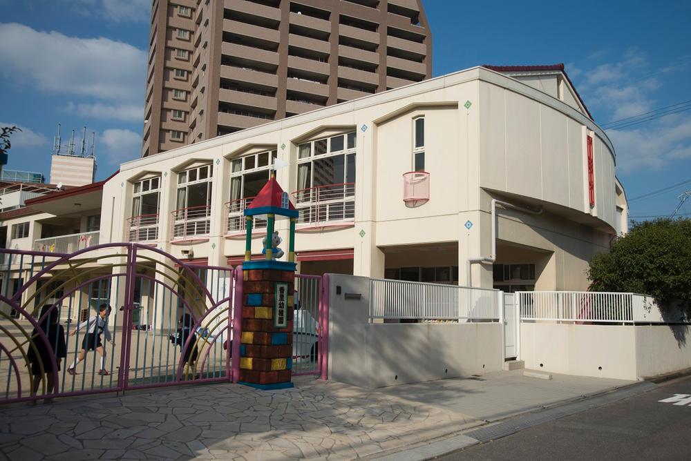 kindergarten ・ Nursery. Hirakata municipal Kaori rich play environment is trimmed by taking advantage of natural wide 1440m park a hill at the back to kindergarten, "Hirakata municipal Kaori kindergarten"