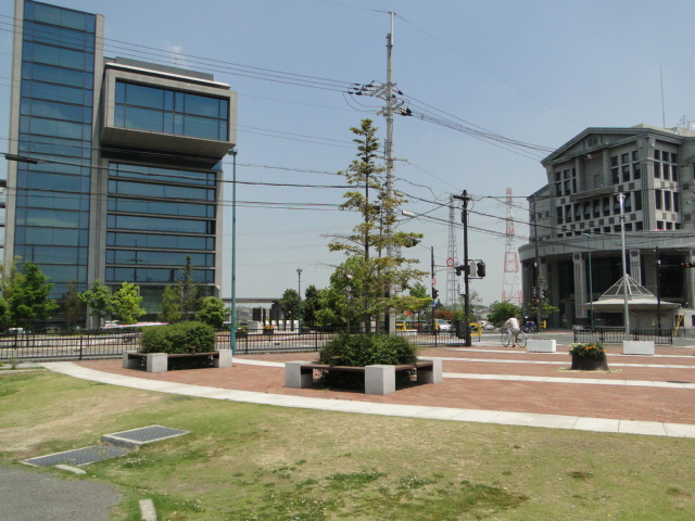 library. 872m to Hirakata Municipal Central Library (Library)