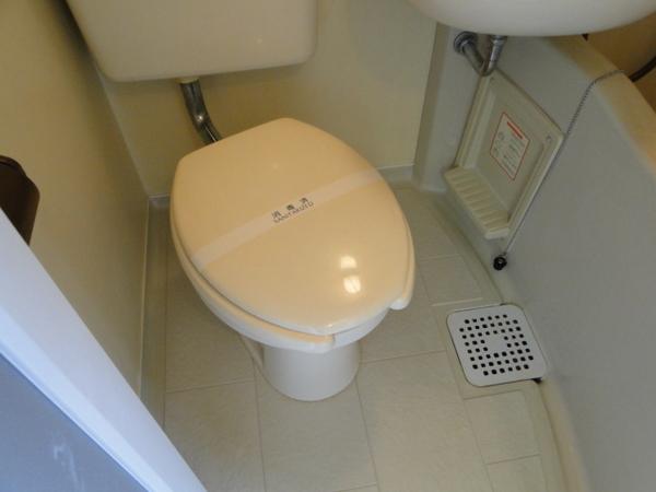 Toilet. First of all then also be patient here, We will introduce a good room! 