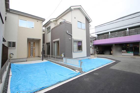 Local photos, including front road. It is open-minded site!