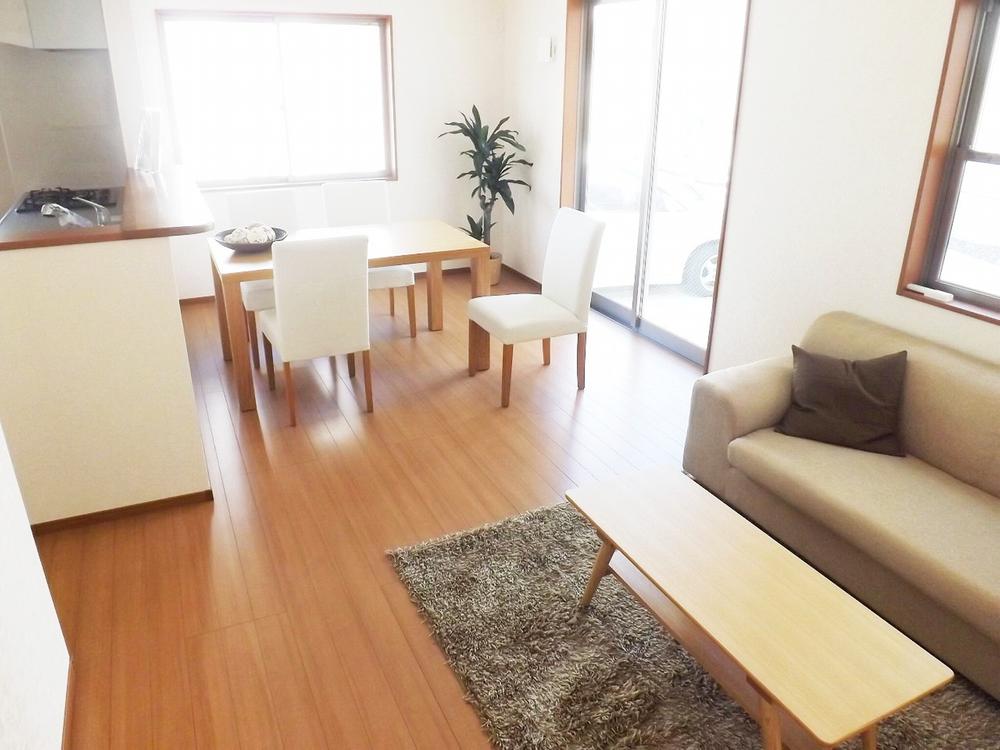 Same specifications photos (living). Same specifications photos (living) Unnecessary and easy care wax!