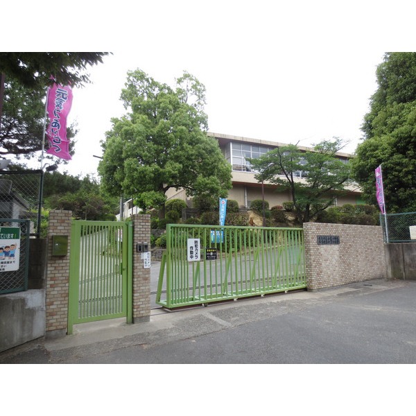 Primary school. Hirakata municipal Kaori up to elementary school (elementary school) 540m