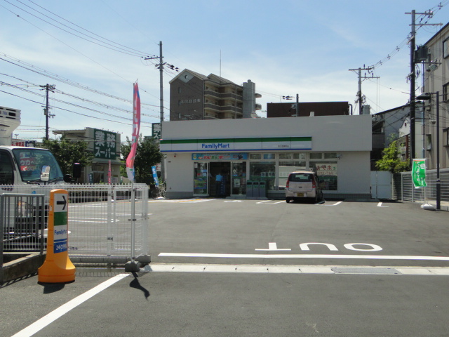 Convenience store. FamilyMart Hirakata Nishikin'ya store up (convenience store) 332m