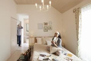 The main bedroom hallway ・ Also lead directly to the washroom as well as a balcony, Convenient and sunny place to place. Also provided make-up corner