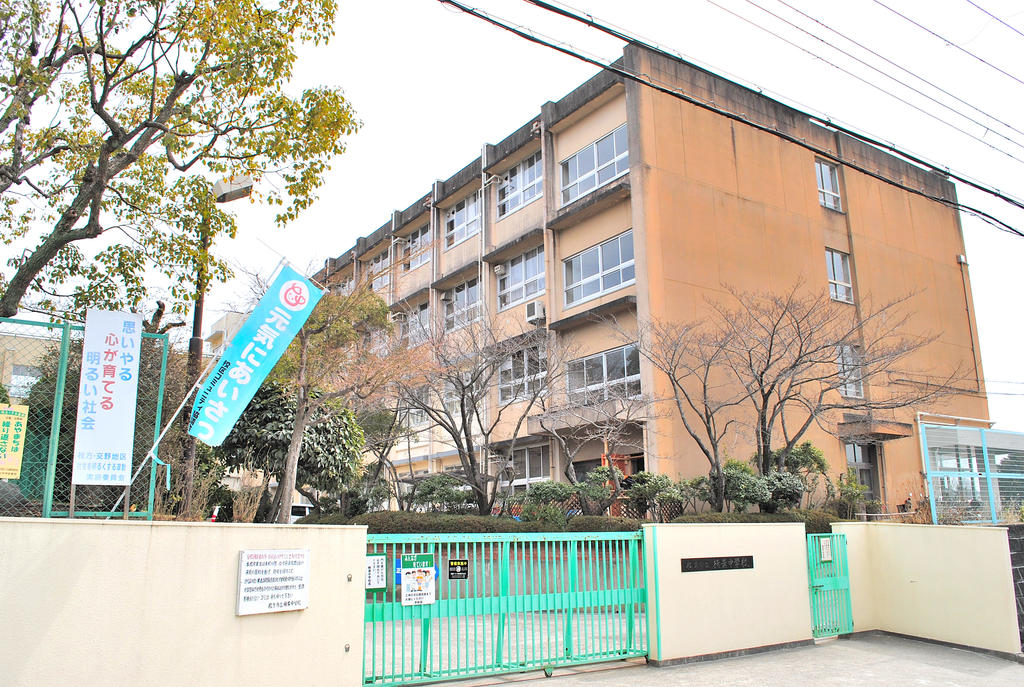Junior high school. Hirakata Municipal Kuzuhanaka school (junior high school) up to 1597m