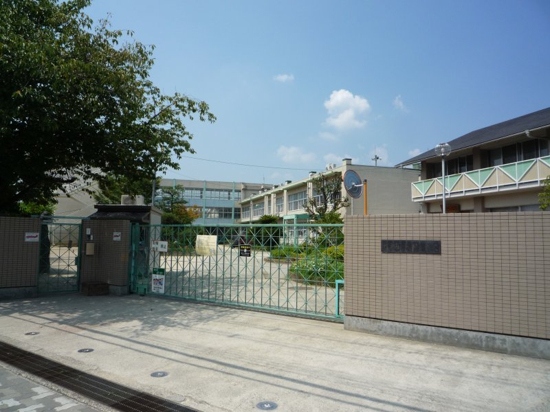 Primary school. Hirakata until City Makino Elementary School (Elementary School) 822m