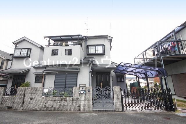 Local appearance photo. Local (11 May 2013) shooting the second floor veranda a terrace.