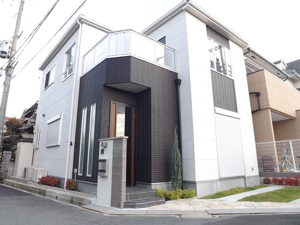 Local appearance photo. Local photos (appearance) limit 1 House! Northwest corner lot!