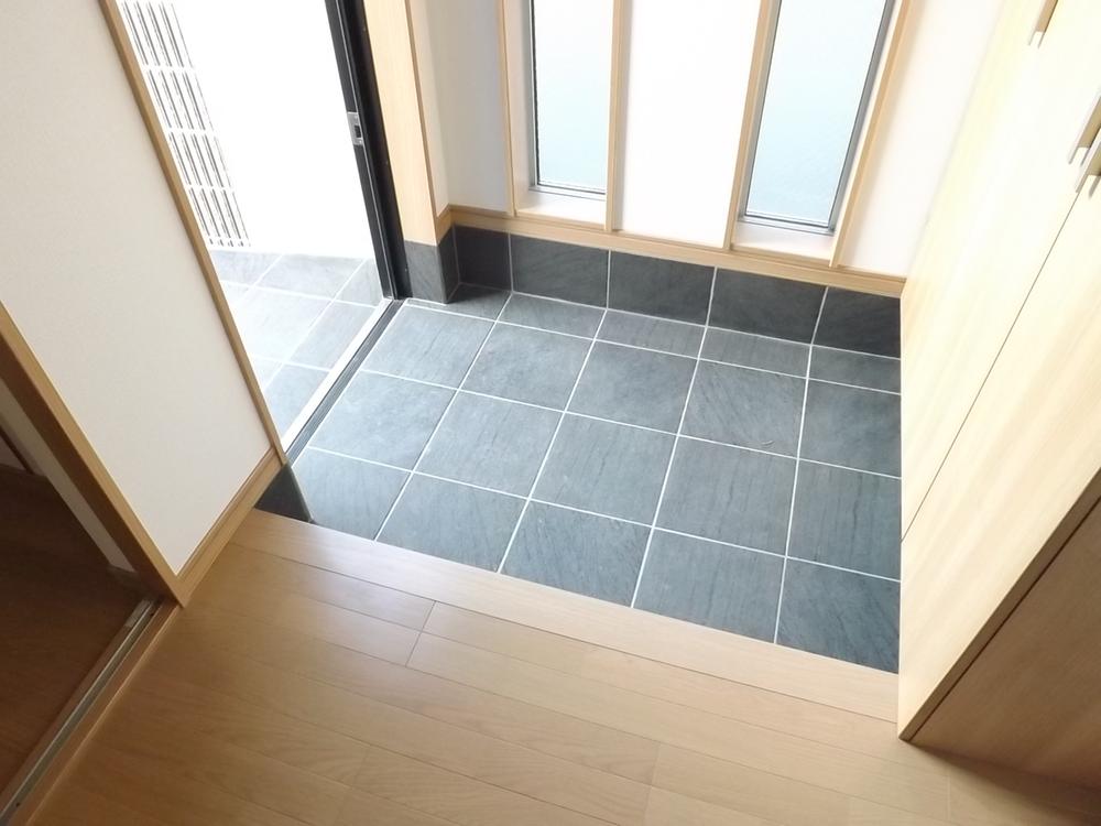 Entrance. Same specifications photos (entrance)