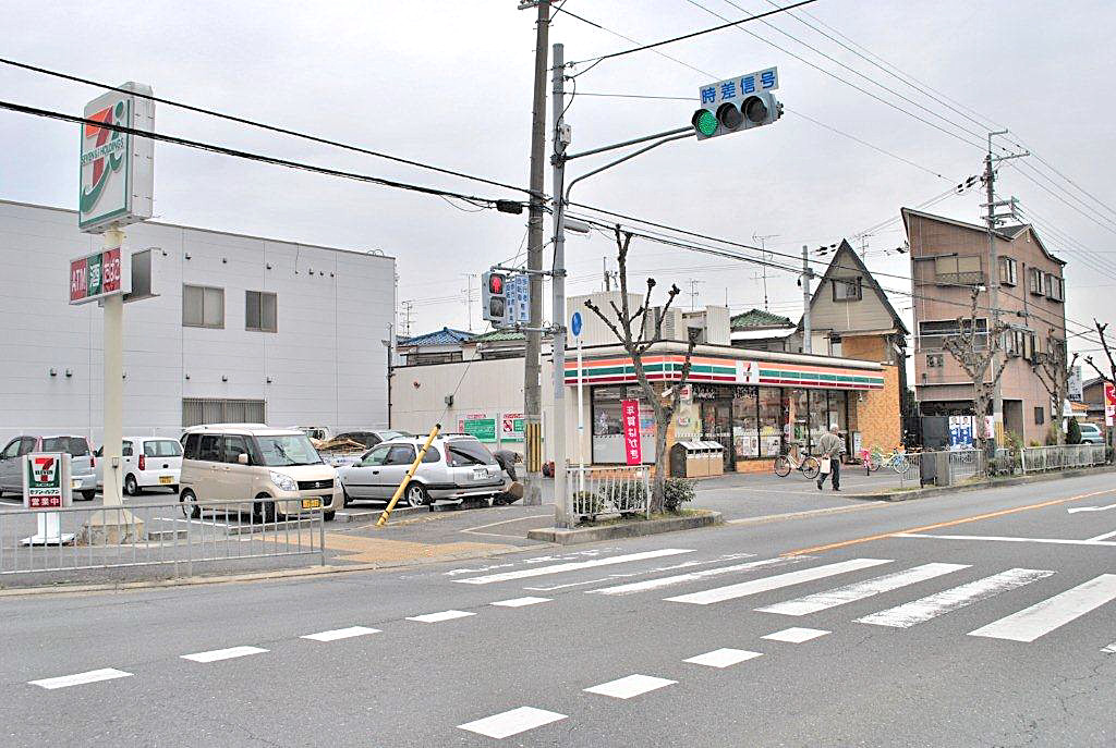 Convenience store. Seven-Eleven Hirakata Yabunishi store up (convenience store) 222m