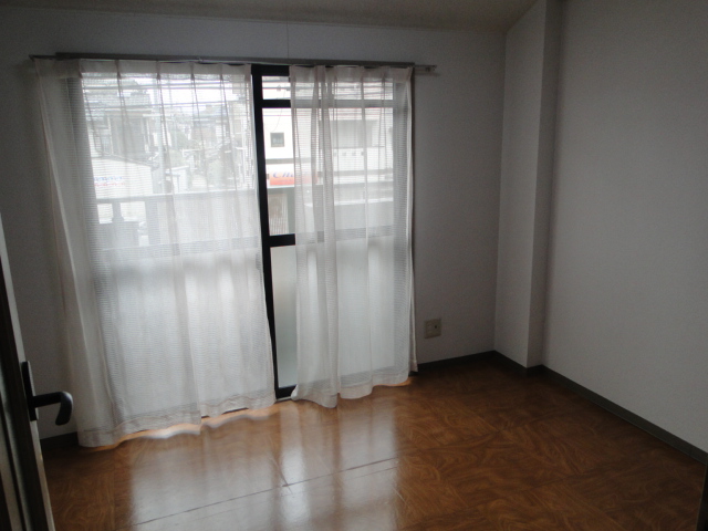 Living and room. It is easy to Western-style of clean.