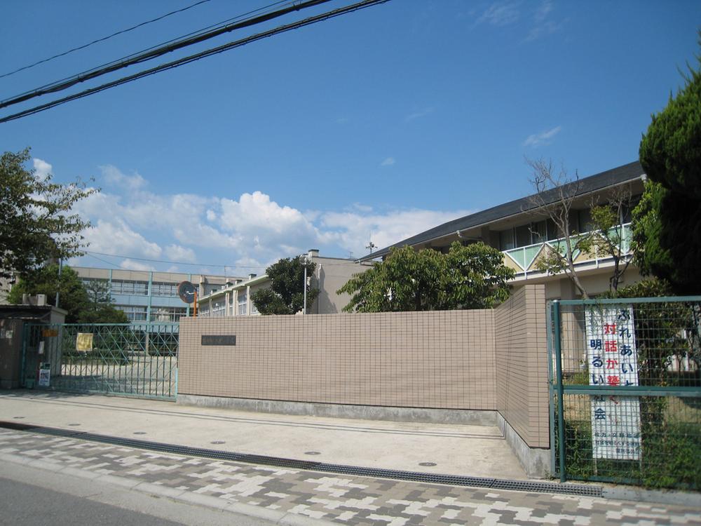 Primary school. Hirakata 750m to City Makino Elementary School
