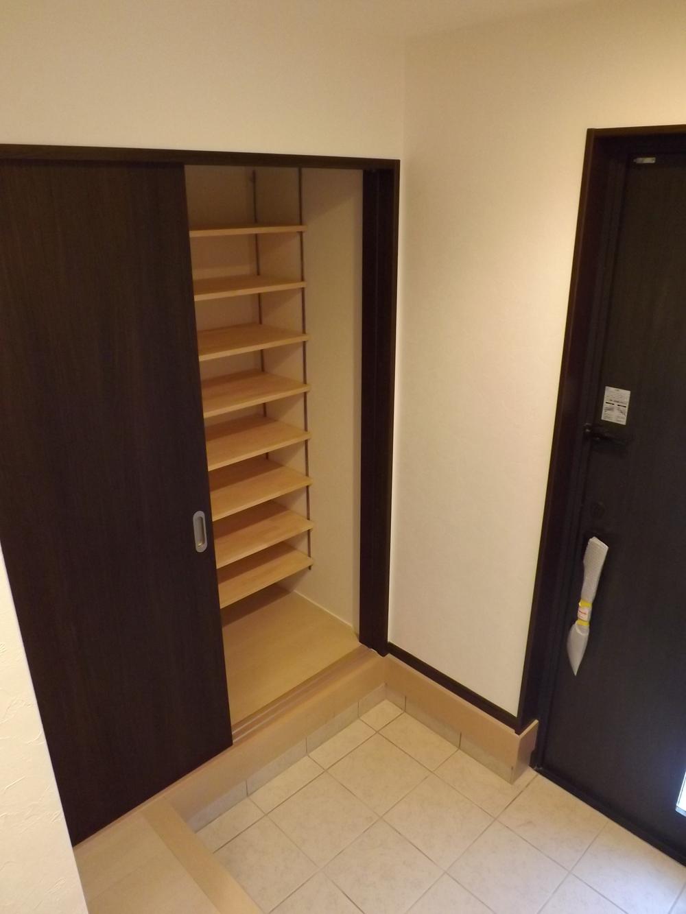 Entrance. Local photos (entrance)