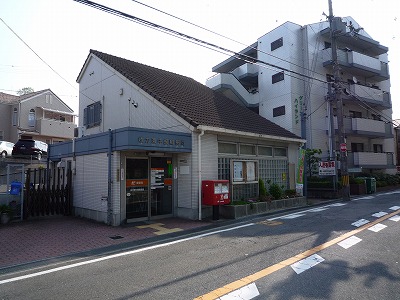 post office. Hirakata Higashinakaburi 1419m to the post office (post office)