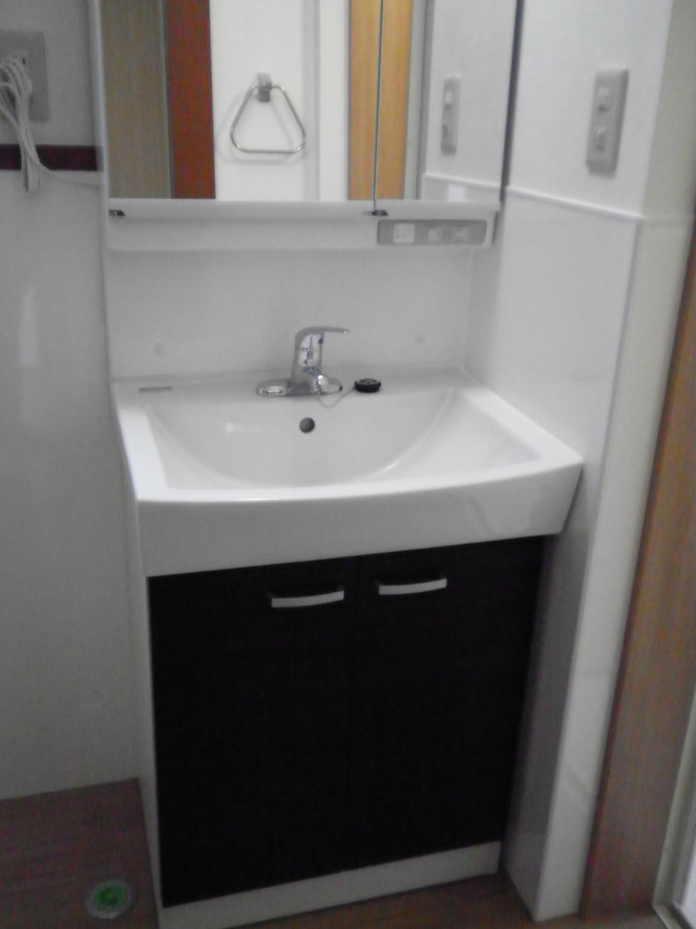 Wash basin, toilet. Indoor (June 2013) Shooting New replacement