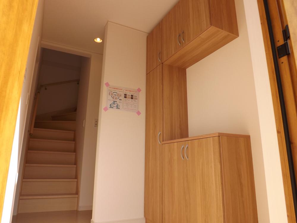 Same specifications photos (Other introspection). Same specifications photos (entrance)