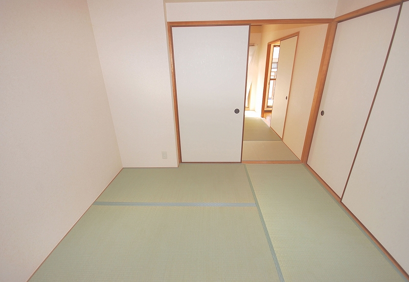 Living and room. Japanese-style room 4.5 Pledge