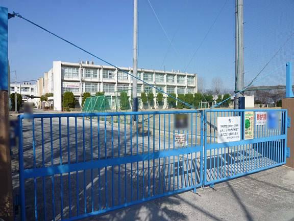 Junior high school. Hirakata Municipal Hirakata until junior high school 682m