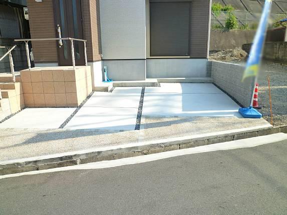 Parking lot. Surrounding environment is good! !