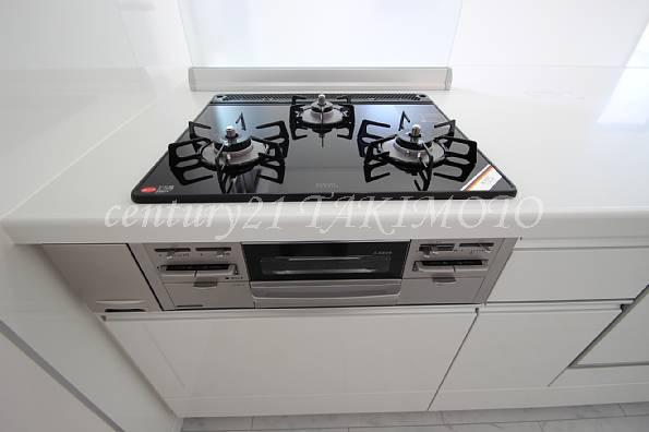 Same specifications photo (kitchen). Convenience in a three-burner stove! !