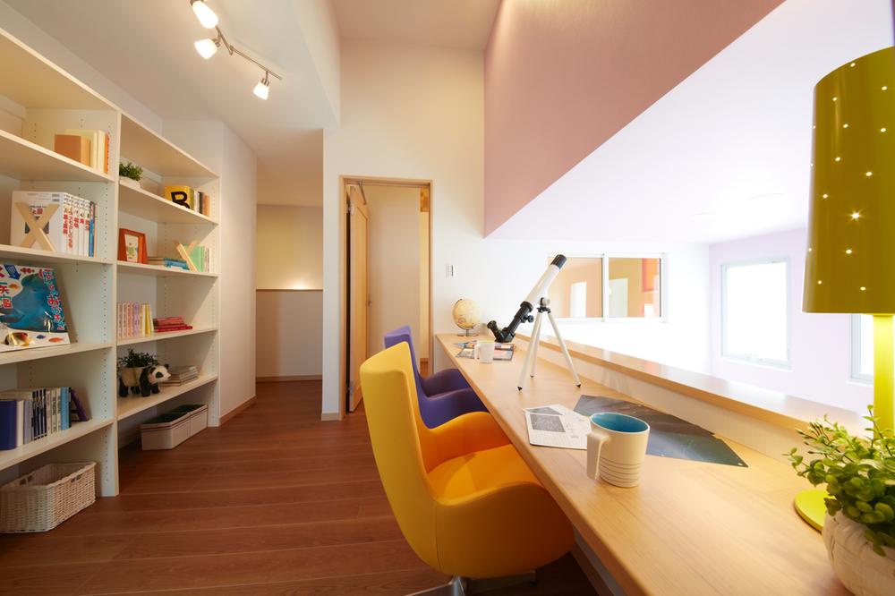 Model house photo. Corridor the installed Bookshelf whole family of library. Not the only, Stuffed Ya, toy, You can use as decorate look storage, such as accessories. (Example of construction)