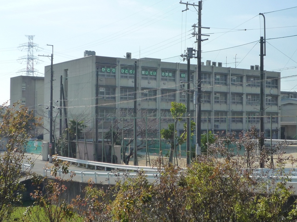 Junior high school. 596m to Hirakata Tatsusugi junior high school (junior high school)