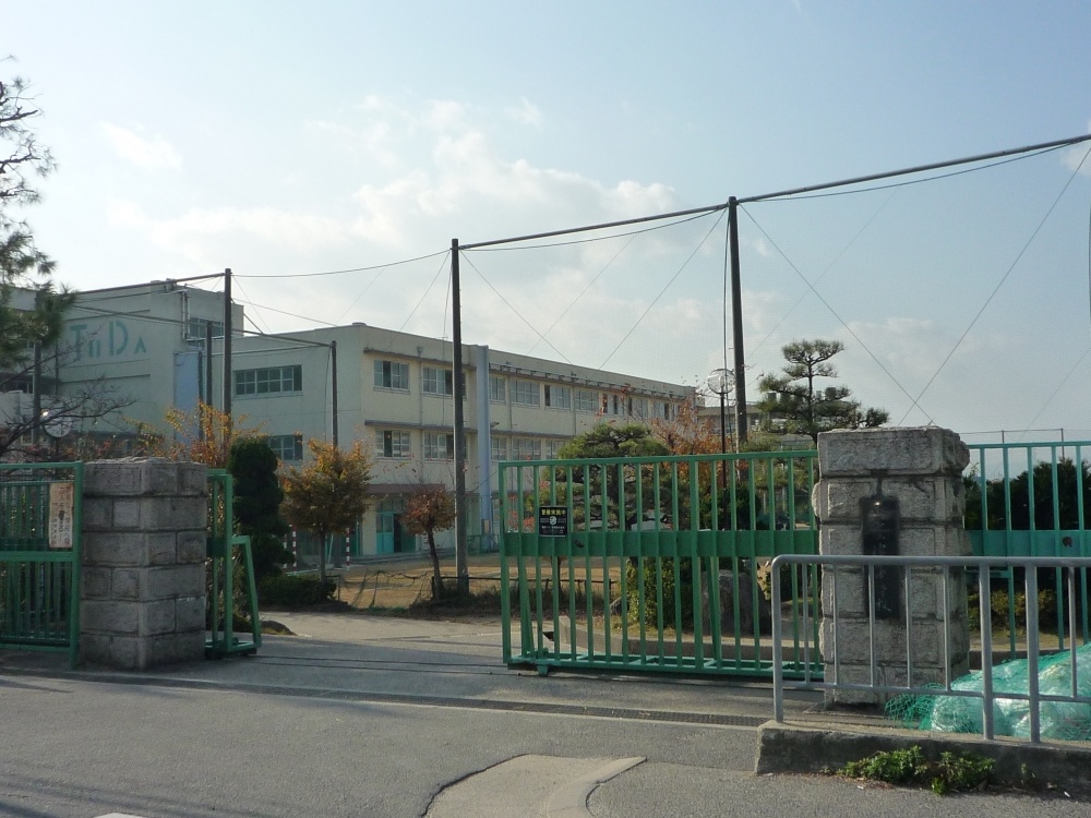 Junior high school. 1539m to Hirakata City Tsuda Junior High School (Junior High School)