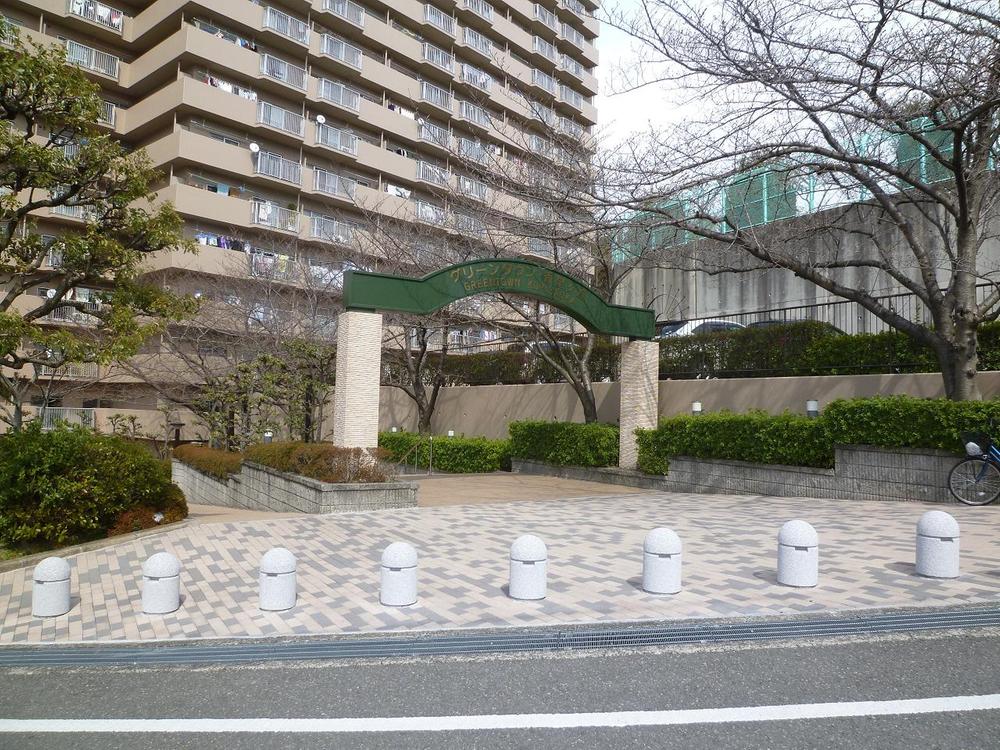 Entrance. Local photos (entrance) South-facing per day good!