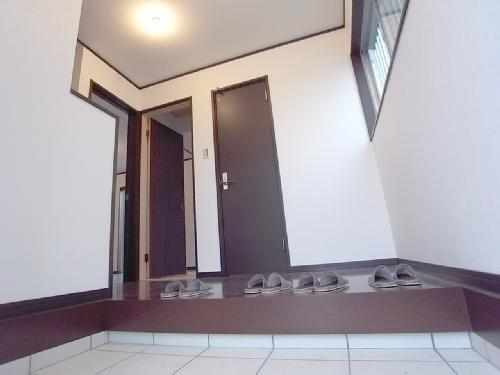 Entrance. Spacious entrance with storage enhancement (same specifications entrance)