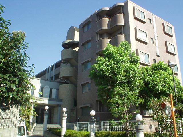 Local appearance photo. Local (12 May 2013) Shooting