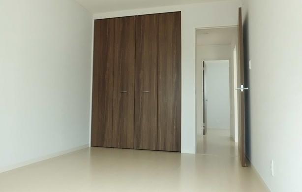 Other introspection. Each room can accommodate all the luggage there is a large closet