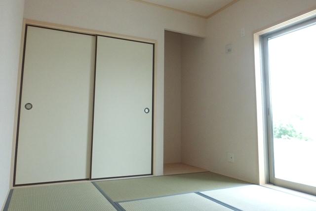 Other introspection. Japanese-style room that can cope with sudden visitor This space is calm and the tatami of incense