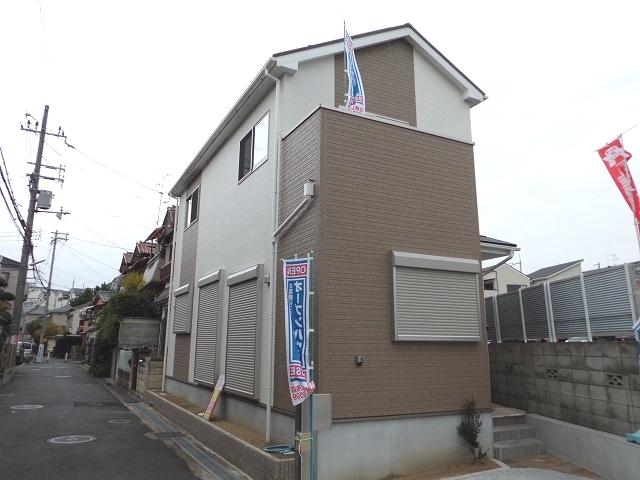 Local appearance photo. Floor plan is a plan that was considered the life and the large windows on the south side a large balcony with depth in the east