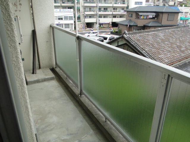 Balcony. Laundry is in here ・  ・  ・ It is a lot Jose likely! 