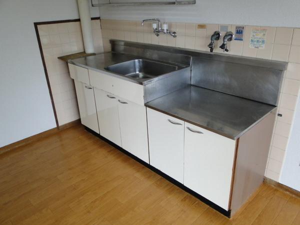 Kitchen. Let's make a variety to dishes at the installation of the two-burner gas stove! 