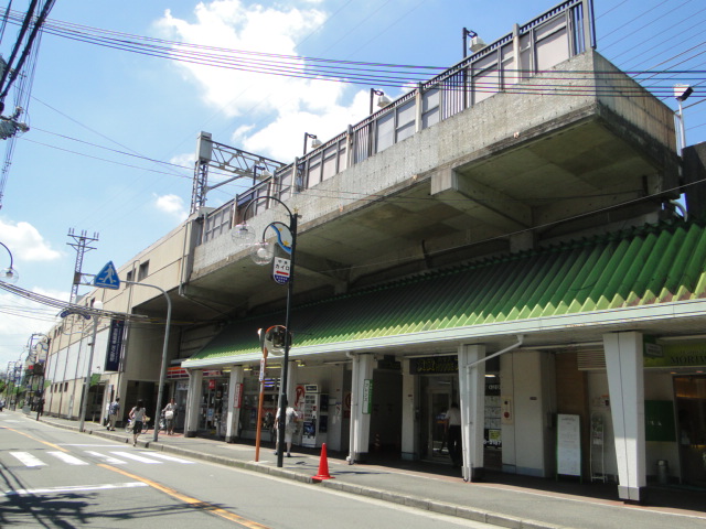 Convenience store. Circle K Hirakata Miyanosaka Station store up to (convenience store) 111m