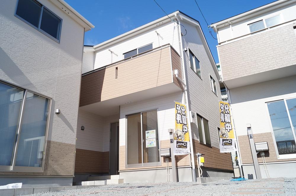 Local appearance photo. Local photos (appearance) some construction work during the entire 4 compartment south balcony!