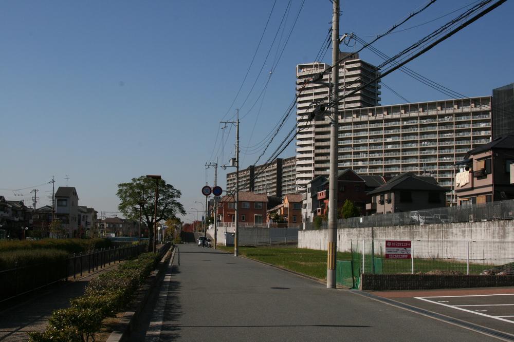Other. It stands out well from the perimeter, For children sidewalk is also there to be a wide road, It is safe for the elderly! !