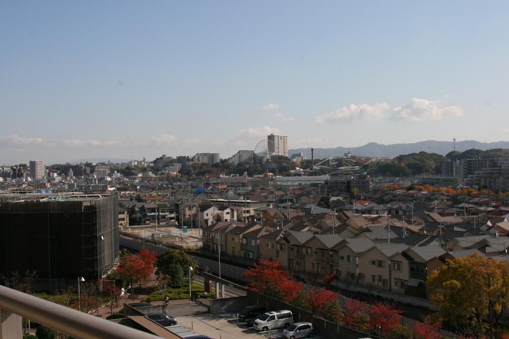View photos from the dwelling unit. Is a view of a hill apartment unique, Do not put breath?
