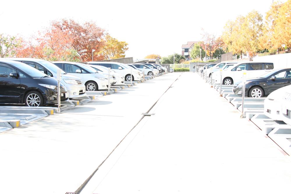 Parking lot. Parking spaces there is a current vacancy, please consult.